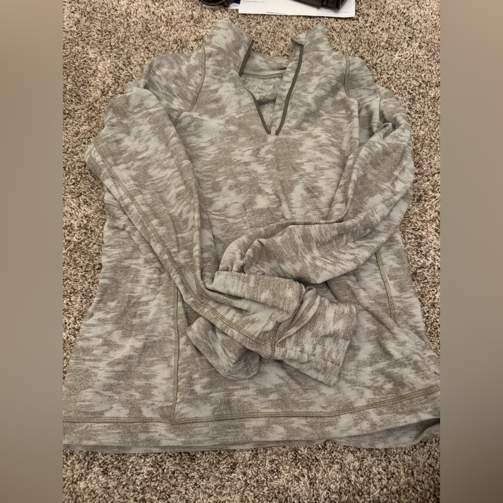 Lululemon Size 12 Pullover Euc - image 1